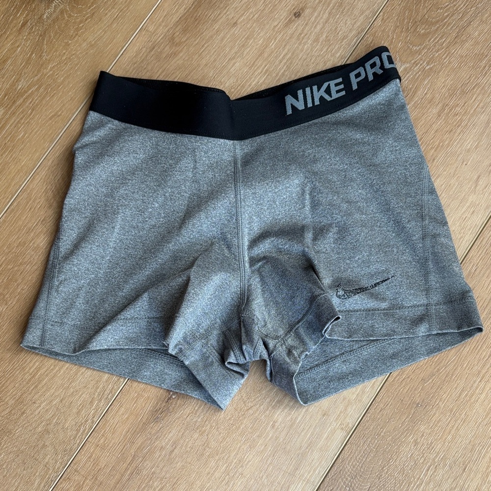 Women's Nike Pro Gray Performance Stretch Shorts - Small
